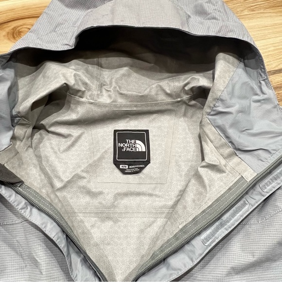 The North Face Hyvent 2.5L Grey Jacket Men’s Medium - Picture 4 of 5